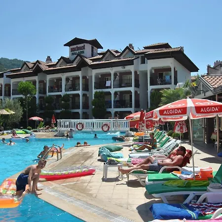 Club Ekinci Palace 무글라