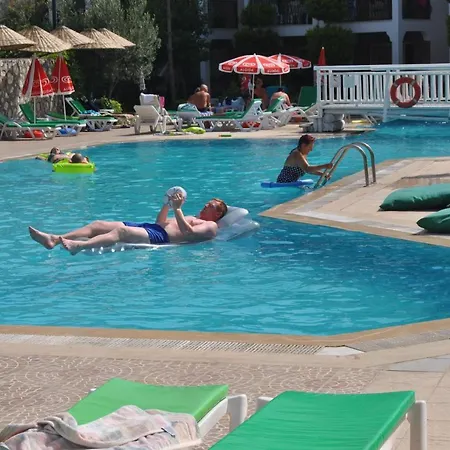 호텔 Club Ekinci Palace 3*